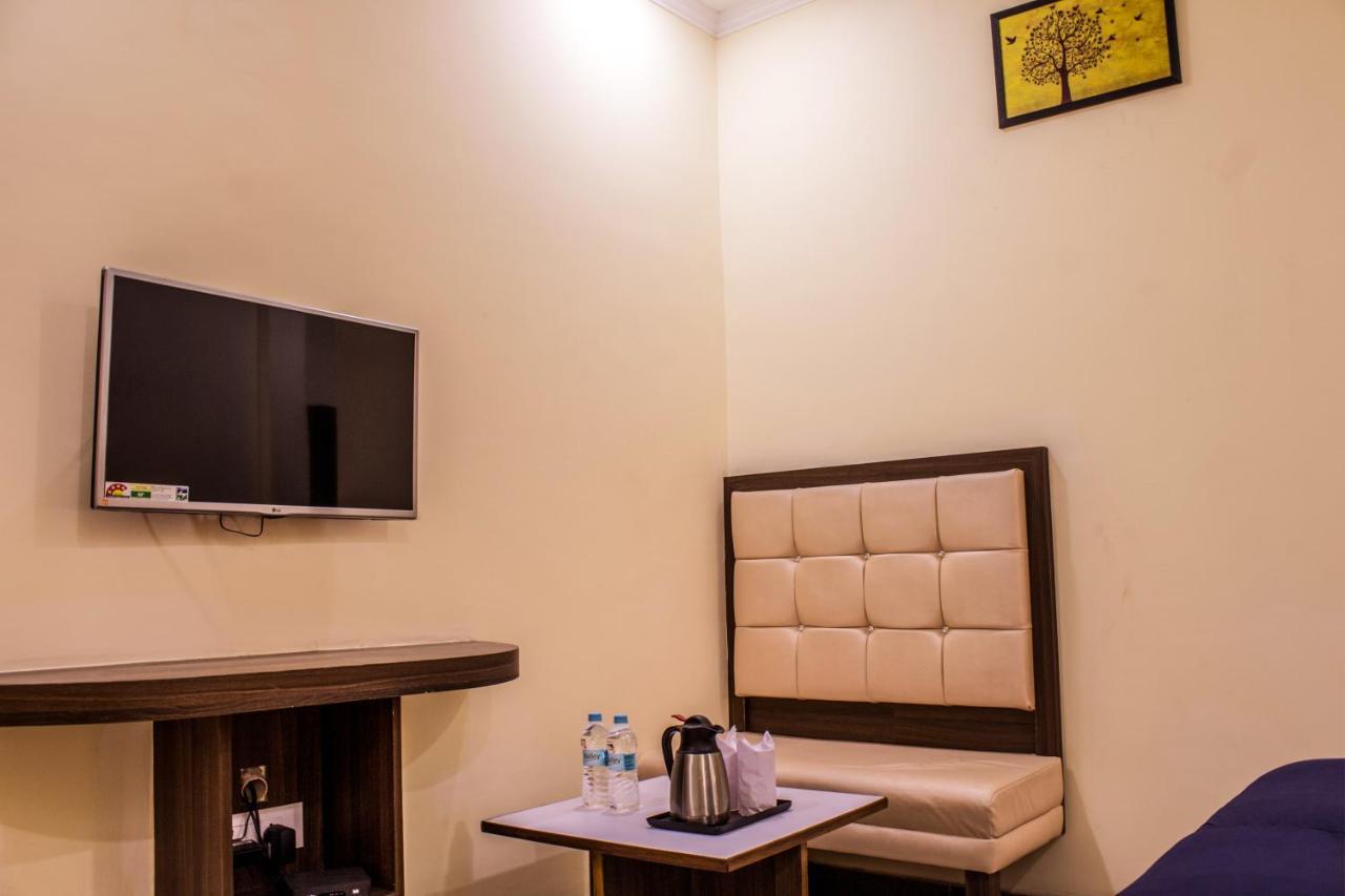 Hotel Lav Kush International *