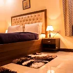 Hotel Lav Kush International