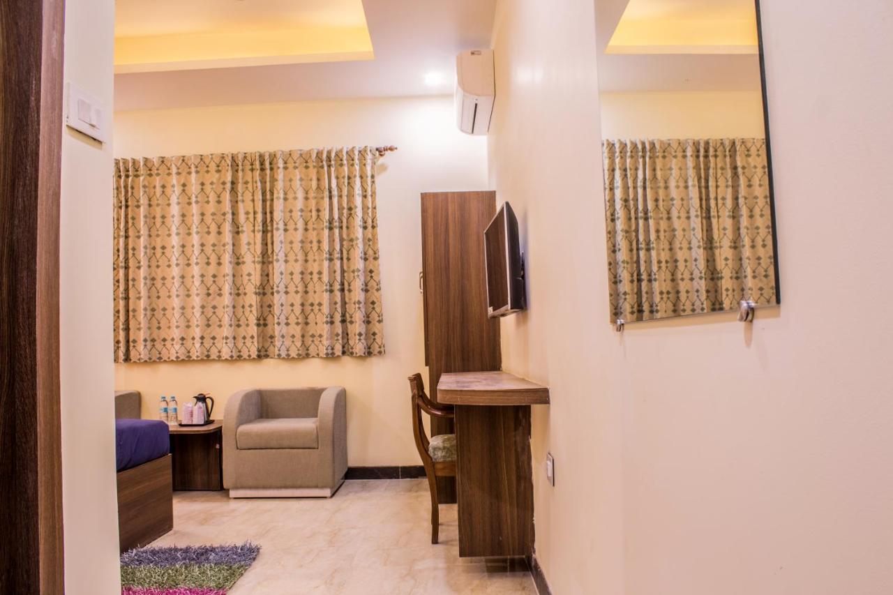 Lav Kush International Hotel *