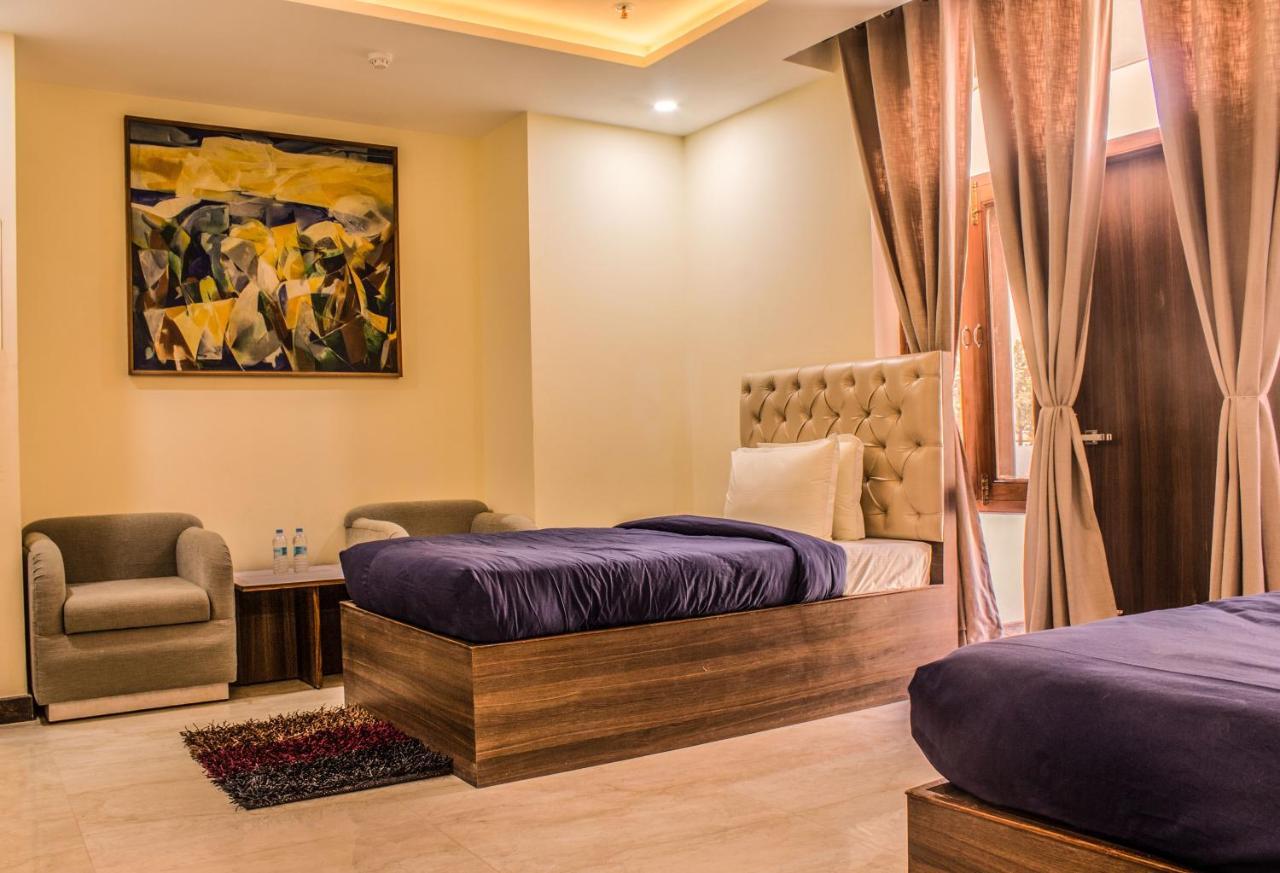 Hotel Lav Kush International *
